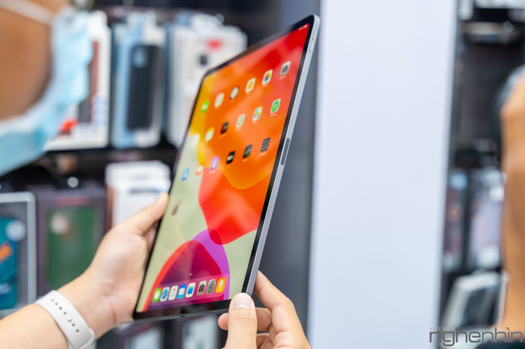 Giá bán Tab S7 Plus và iPad Pro 2020