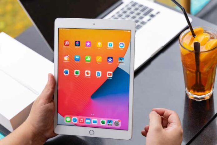 iPad Gen 8 2020 bao nhiêu inch, có mấy màu, mấy phiên bản