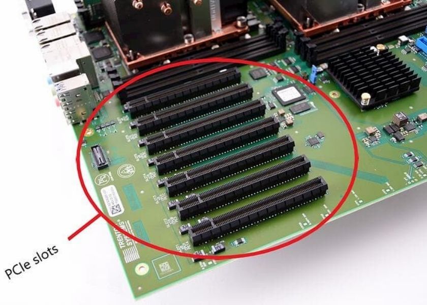 Cổng PCIe và các khe cắm RAM