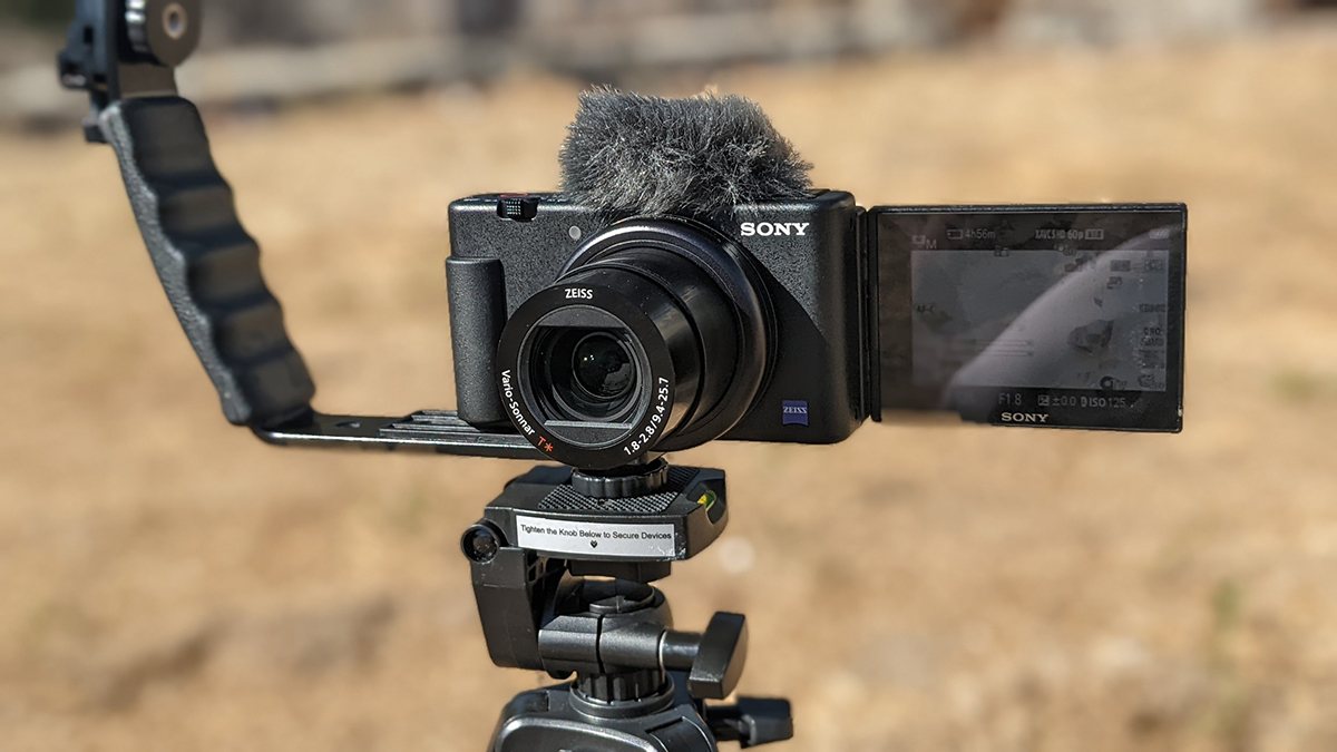 Máy ảnh DSLR chống nước Sony ZV-1