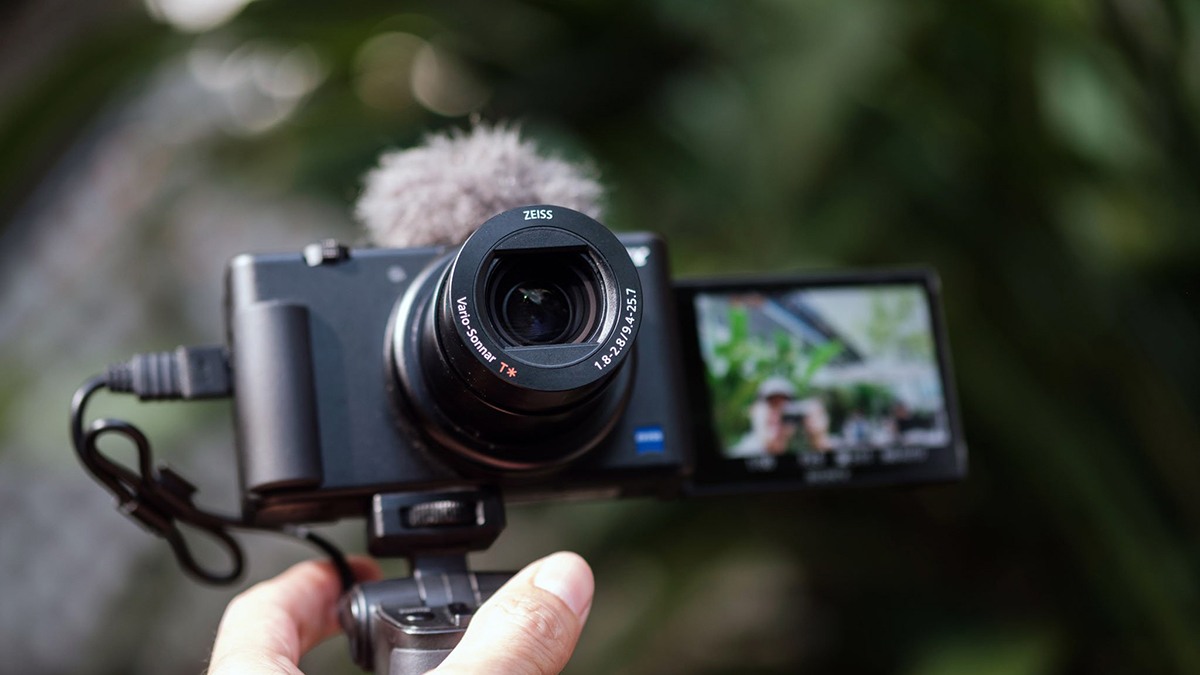 Mua máy ảnh Compact nào tốt cho người chuyên nghiệp?