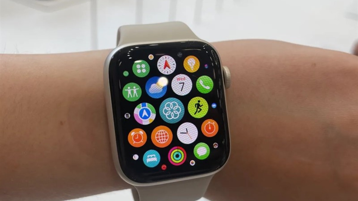 Đánh giá Apple Watch SE 2023 về khung viền