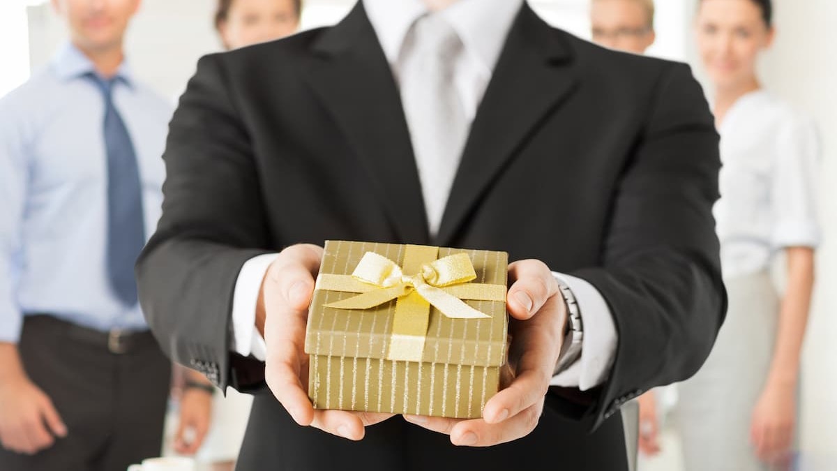 Ý nghĩa của quà tặng doanh nghiệp là gì?