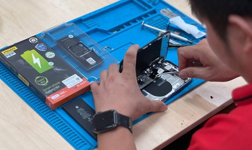 Giá thay pin iPhone 11 Pro mới nhất tại Điện Thoại Vui