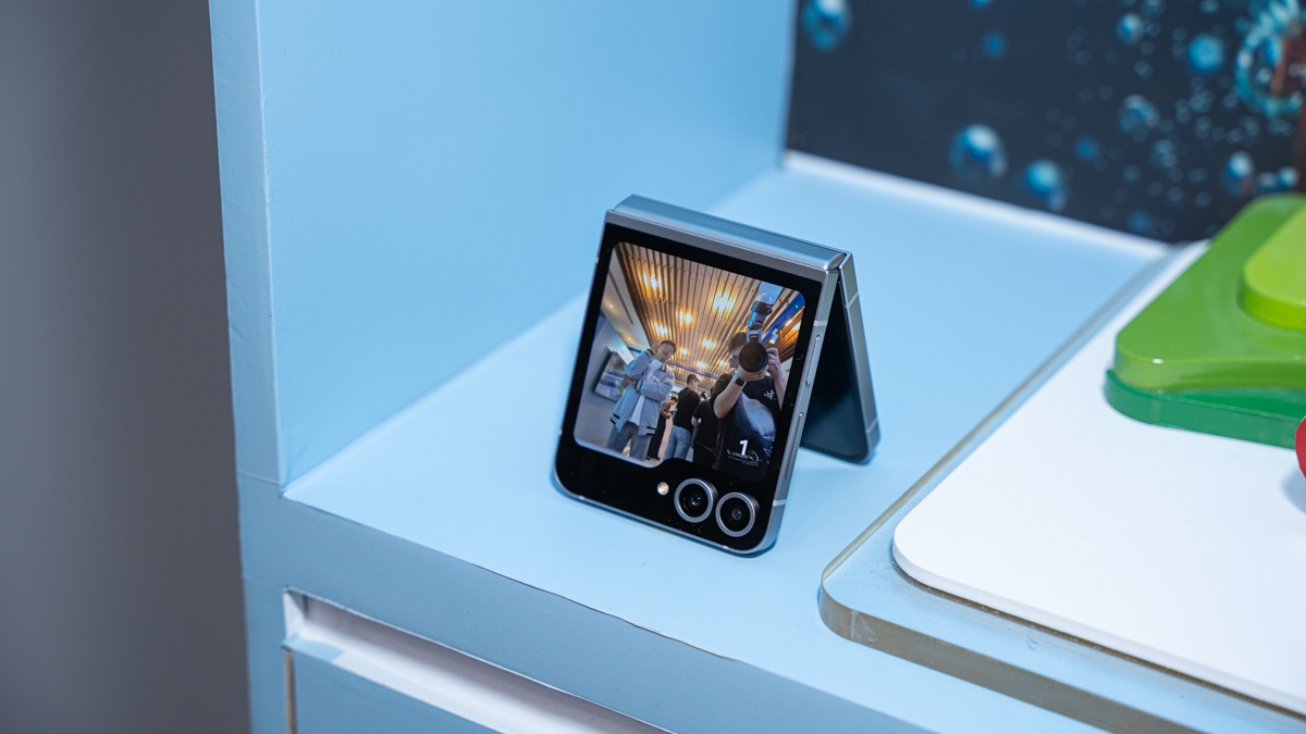 Z Flip 7 camera tích hợp công nghệ nào?